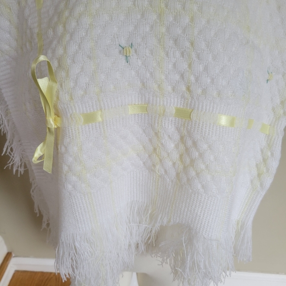 Saks Fifth Ave fringed knit infant blanket - Picture 3 of 9